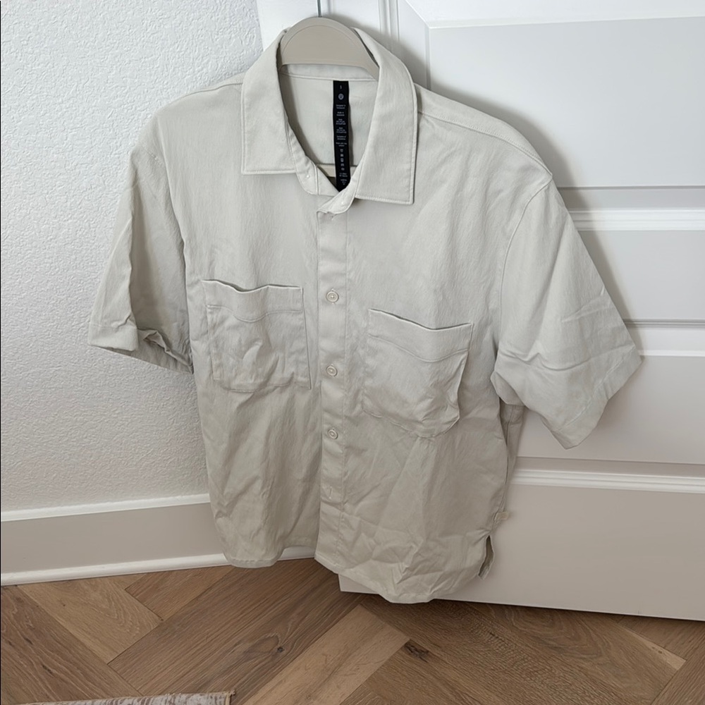 Lululemon Cream Casual Button Down Shirt Lightweight Short Sleeve
